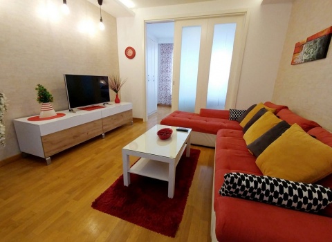 Sofa i regal Dnevna soba Apartman KAPITEN Novi Beograd Belvil