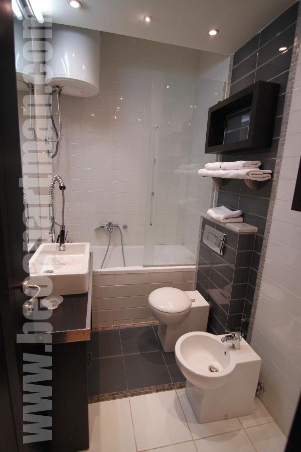 11-gornje-kupatilo--holidej-apartman-beograd-belgrad-apartments