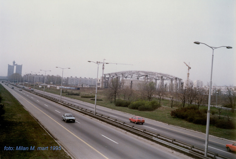 Još jedna fotografija Beogradske arene iz daljine 1995.