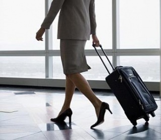arival and departure, woman with bag, airport, prity woman wit bag